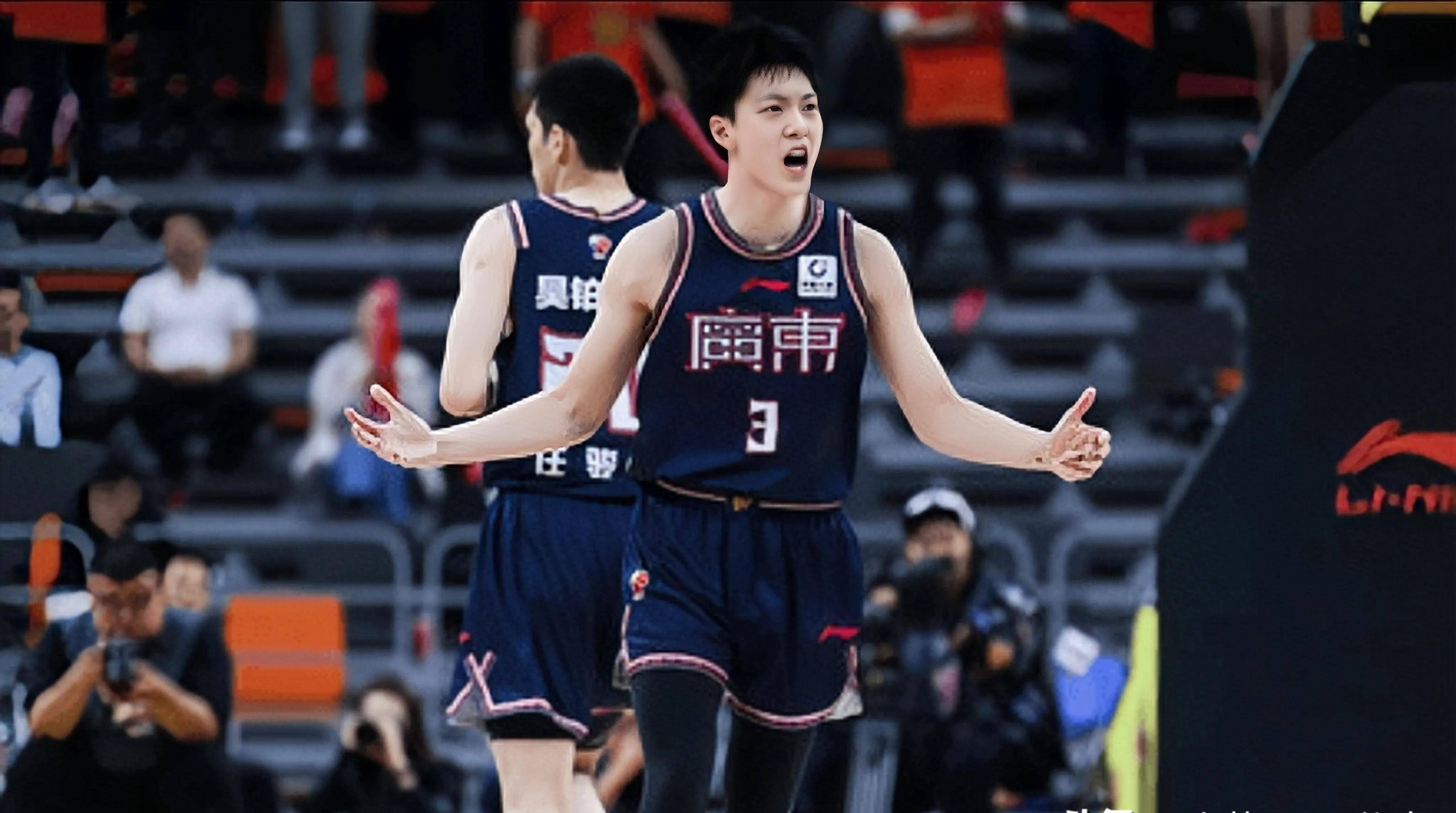 关键时刻CBA常规赛传出新动向，广厦男篮回应争议，管理层表态：更衣室稳定，赛程密集仍需轮换的简单介绍