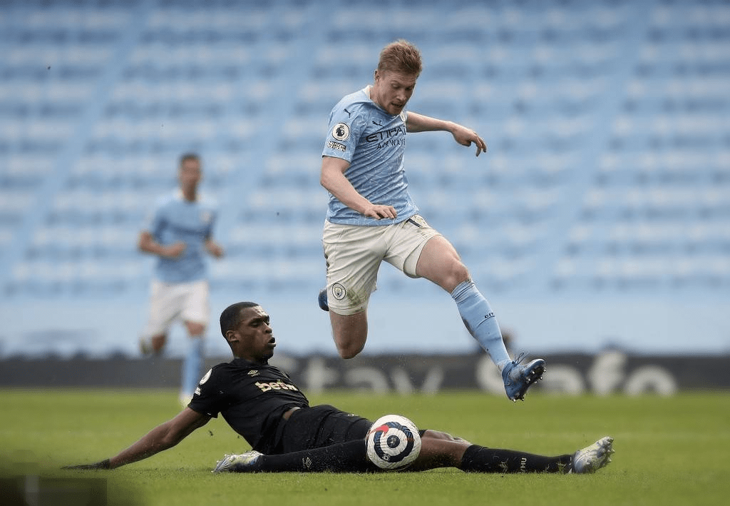 yy易游电子全明星赛倒计时，曼城冲刺阶段更衣室发声，细节引发关注，质疑声仍在，临场指挥获称赞的简单介绍