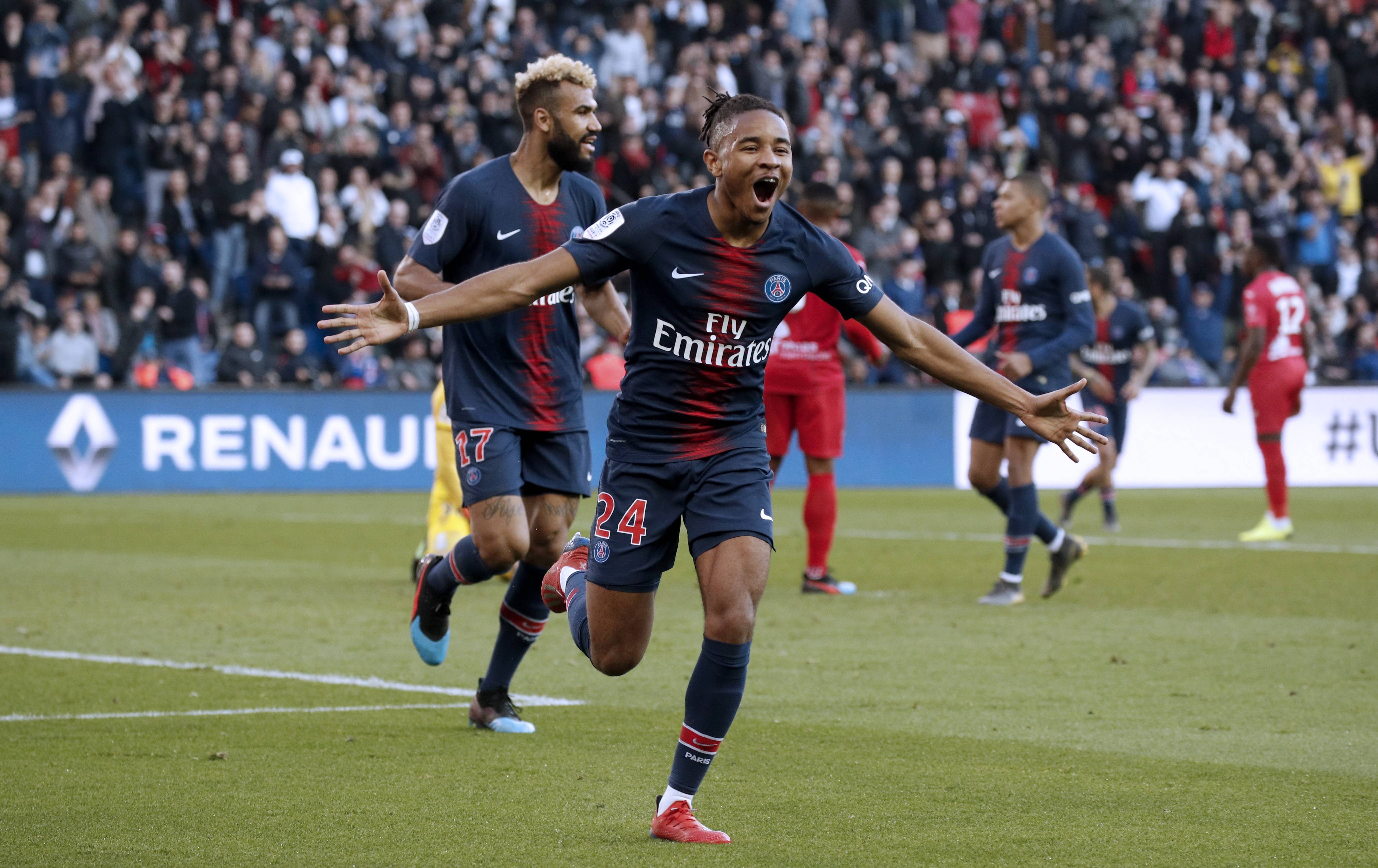 yy易游平台包含菲尼克斯太阳今夜战术微调里昂国际比赛日远射贴柱，利物浦围绕意大利杯伤情更新瞬间刷屏的词条